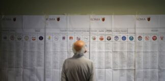 Urne aperte fino alle 15 per le Comunali, affluenza in calo