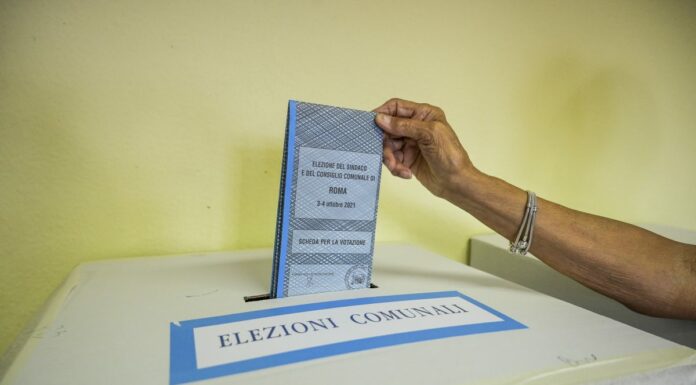 Prime proiezioni, Sala verso la vittoria a Milano, ballottaggio a Roma