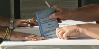 Al centrosinistra Milano, Napoli e Bologna, ballottaggi a Roma e Torino