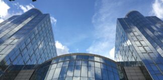 Intelligenza artificiale, Parlamento Ue “No alla sorveglianza di massa”