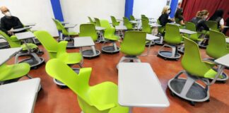 Scuola, Bianchi “Stanziati fondi per sostituire i banchi non a norma”