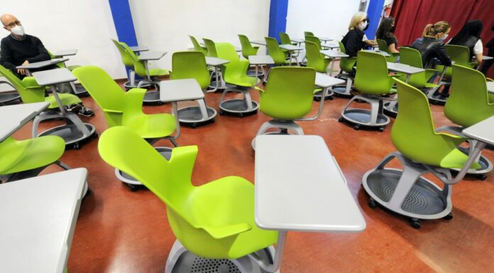 Scuola, Bianchi “Stanziati fondi per sostituire i banchi non a norma”