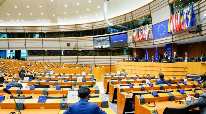 Parlamento Ue “Rafforzare la lotta alle pratiche fiscali dannose”