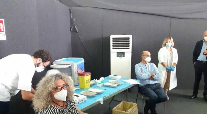 Vaccino, a Palermo le terze dosi per il personale sanitario