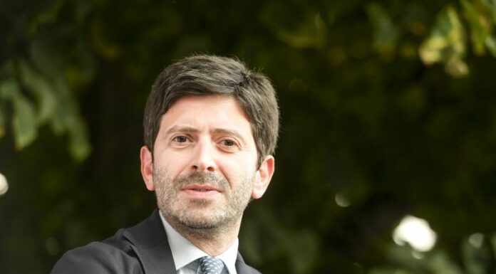 Covid, Speranza “Italia bianca bella notizia ma serve ancora cautela”