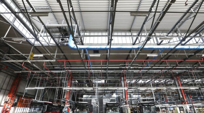 Ad agosto produzione industriale in lieve calo