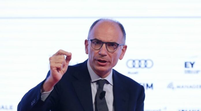 Green pass, Letta “Non vaccinarsi non è motivo per bloccare il Paese”