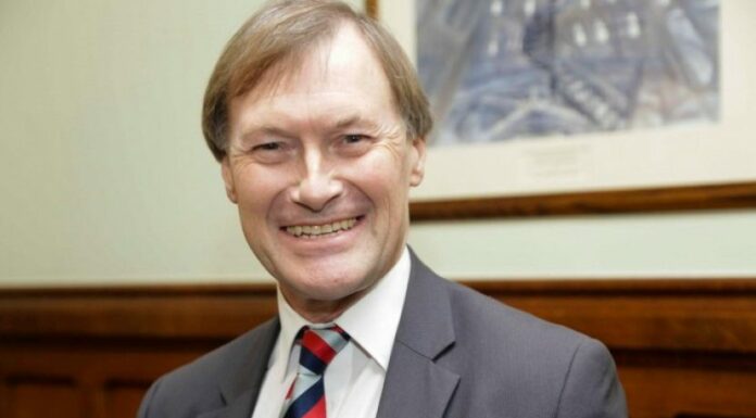 Regno Unito, deputato ucciso a coltellate in una chiesa