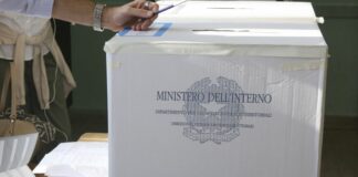 Urne aperte per i ballottaggi alle 7, affluenza in calo
