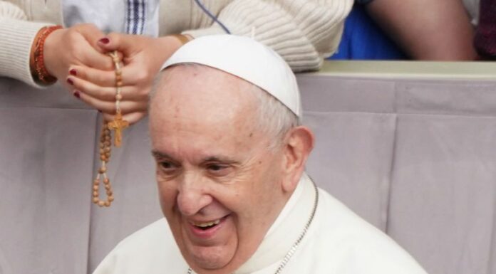 Papa “Basta atti di violenza, è sconfitta per tutti”