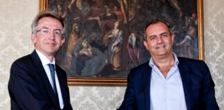 A Napoli passaggio di consegne, Manfredi subentra a De Magistris