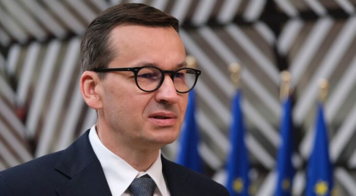 Polonia, Morawiecki “Non accettiamo ricatti dall’Ue”