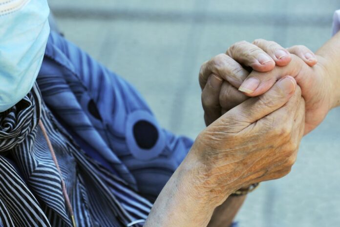 BITONTO, UNA STANZA DEGLI ABBRACCI PER RSA PROGETTO MAUE' ASSOCIAZIONE VIP