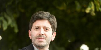 Vaccino, Speranza “Valuteremo terza dose su evidenzia scientifica”