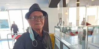 Vaccino, a 100 anni si presenta all’hub di Vittoria per la terza dose