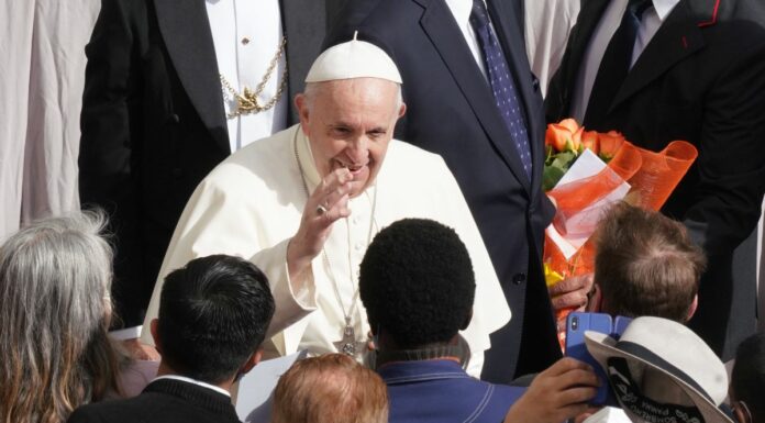 Papa “Serve soluzione per migranti e rifugiati Libia”