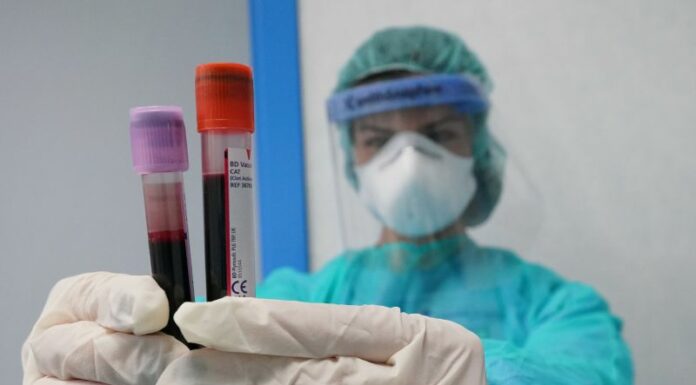 Covid, nuovi casi in crescita ma tasso positività allo 0,6%