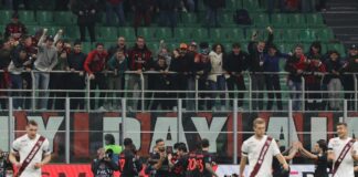 Giroud piega il Toro, Milan in testa aspettando il Napoli