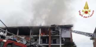 Esplosione e crollo in una palazzina a Pinerolo, morti due anziani