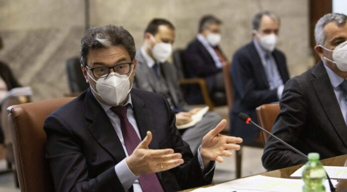 Giorgetti “Draghi potrebbe guidare il convoglio anche dal Quirinale”