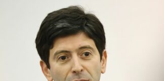 Vaccino, Speranza “Accelerare con i richiami, superate 2 milioni di terze dosi”