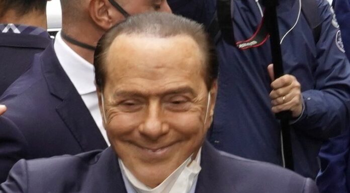Berlusconi “Draghi resti premier, irresponsabile interrompere”
