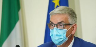 Covid, Brusaferro “Curva si può frenare, ma tutti devono vaccinarsi”