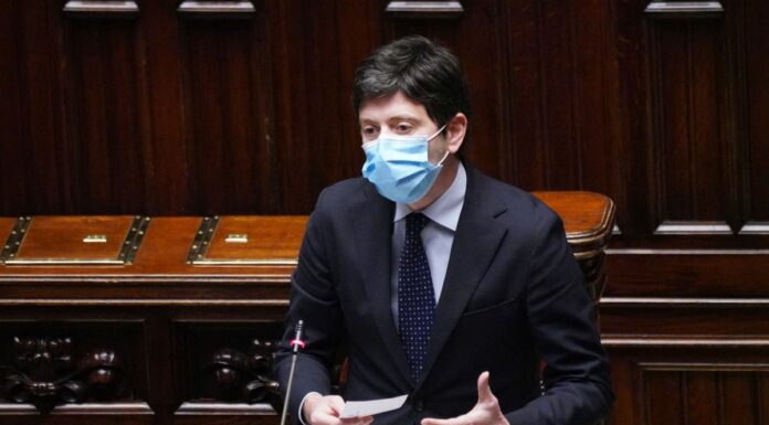 Covid, Speranza “In arrivo una curva insidiosa, serve attenzione”