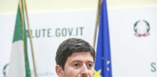 Vaccino, Speranza “Anticipo al 22 novembre richiami 40-59 anni”
