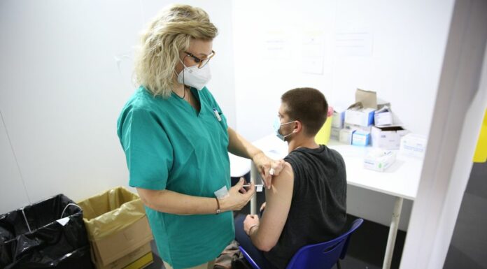 Covid, in Sicilia incidenza in aumento tra i più giovani