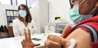 Vaccino, in Toscana terza dose Over40 prenotabile sul portale regionale