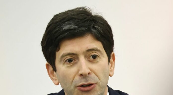 Vaccino, Speranza “Terza dose cruciale, possibile farla dopo 5 mesi”