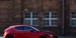 Mazda3 2022, sportiva ibrida con una connettività rinnovata