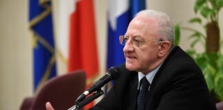 Covid, De Luca “Governo mosso in ritardo, tragico chiudere a Natale”