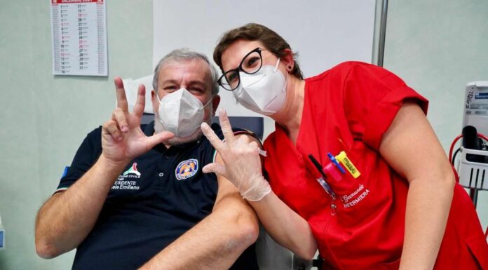 Vaccino, terza dose anti Covid per Emiliano