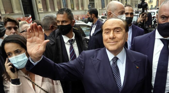 Governo, Berlusconi “Avanti con Draghi, ora non mi occupo di Quirinale”
