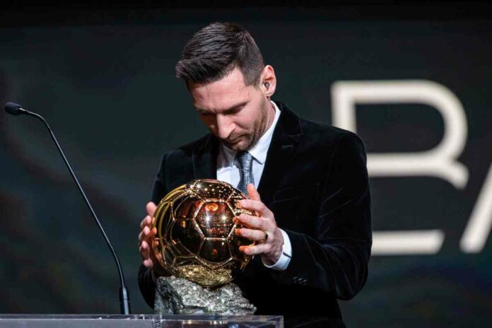 (191203) -- PARIS, Dec. 3, 2019 (Xinhua) -- Barcelona s Argentinian forward Lionel Messi reacts with the trophy during