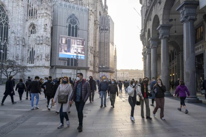 MILANO, ULTIMO WEEKEND DI ZONA ARANCIONE PRIMA DELLA ZONA ROSSA