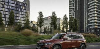 Mercedes EQB, mobilità elettrica formato famiglia