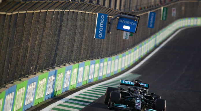 Hamilton davanti a Bottas, incidente per Leclerc