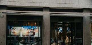 Bmw apre le porte dalla sua “casa” nel cuore di Milano