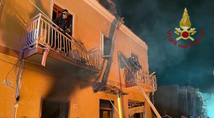 Crolla palazzina dopo esplosione a Ravanusa, 3 morti. Si cercano ancora i dispersi