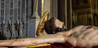 Torna a splendere il Crocifisso ligneo cinquecentesco di Monreale