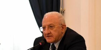 In Campania stretta anti Covid per Natale, De Luca: “No feste in piazza”