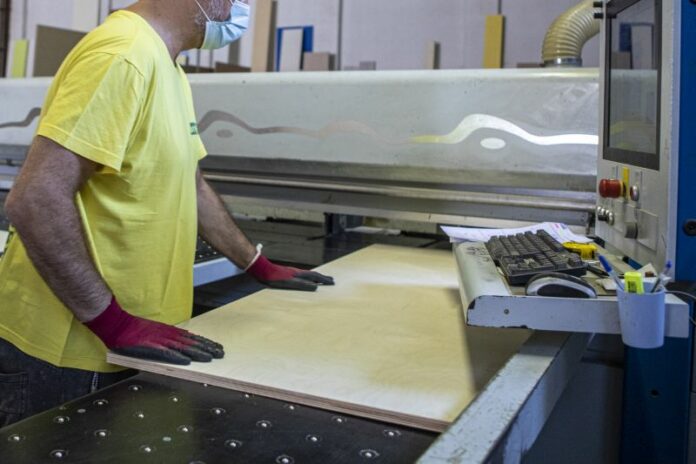 ARREDI 3N, PRODUZIONE BANCHI SCOLASTICI PER ANNO SCOLASTICO 2020 2021