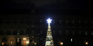 Covid, stretta in Campania con il no a feste e brinsisi in piazza