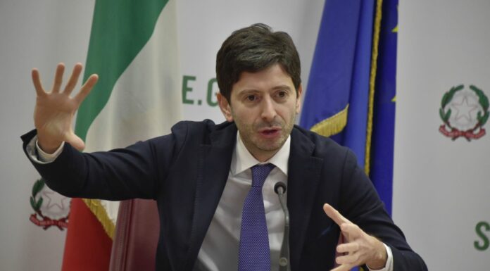 Covid, Speranza “Lunedì nuova verifica su diffusione variante Omicron”