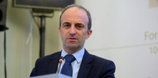 Covid, Signorelli “Niente abbracci. Al cenone non invitate Omicron”