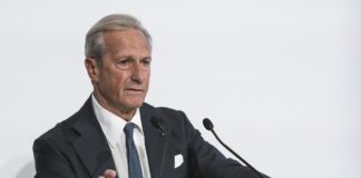 Regione, Gaetano Miccichè pronto a candidarsi? Intesa Sanpaolo smentisce