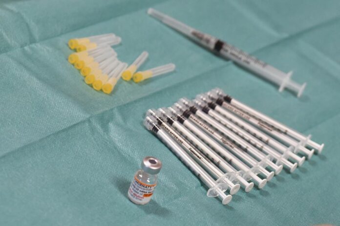 ADESSO SI VOLA VACCINAZIONI  CONTRO IL COVID NELLE SCUOLE